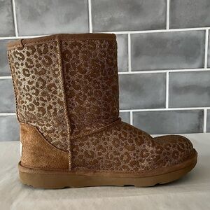 UGG Classic Genuine Shearling Lined Metallic Cheetah Boots Size 5 Womens Comfy